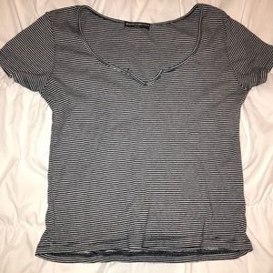 Brandy Melville cropped shirt